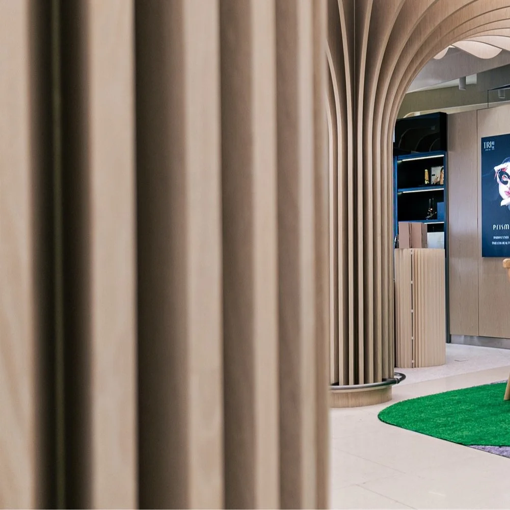 Earthero Studio curated The Urban Oasis art installation on the 1/F at Langham Place, creating a tranquil sanctuary amidst the holiday rush. Using sustainable materials like upcycled decorations and reusable structures, we combined festive scents, ca