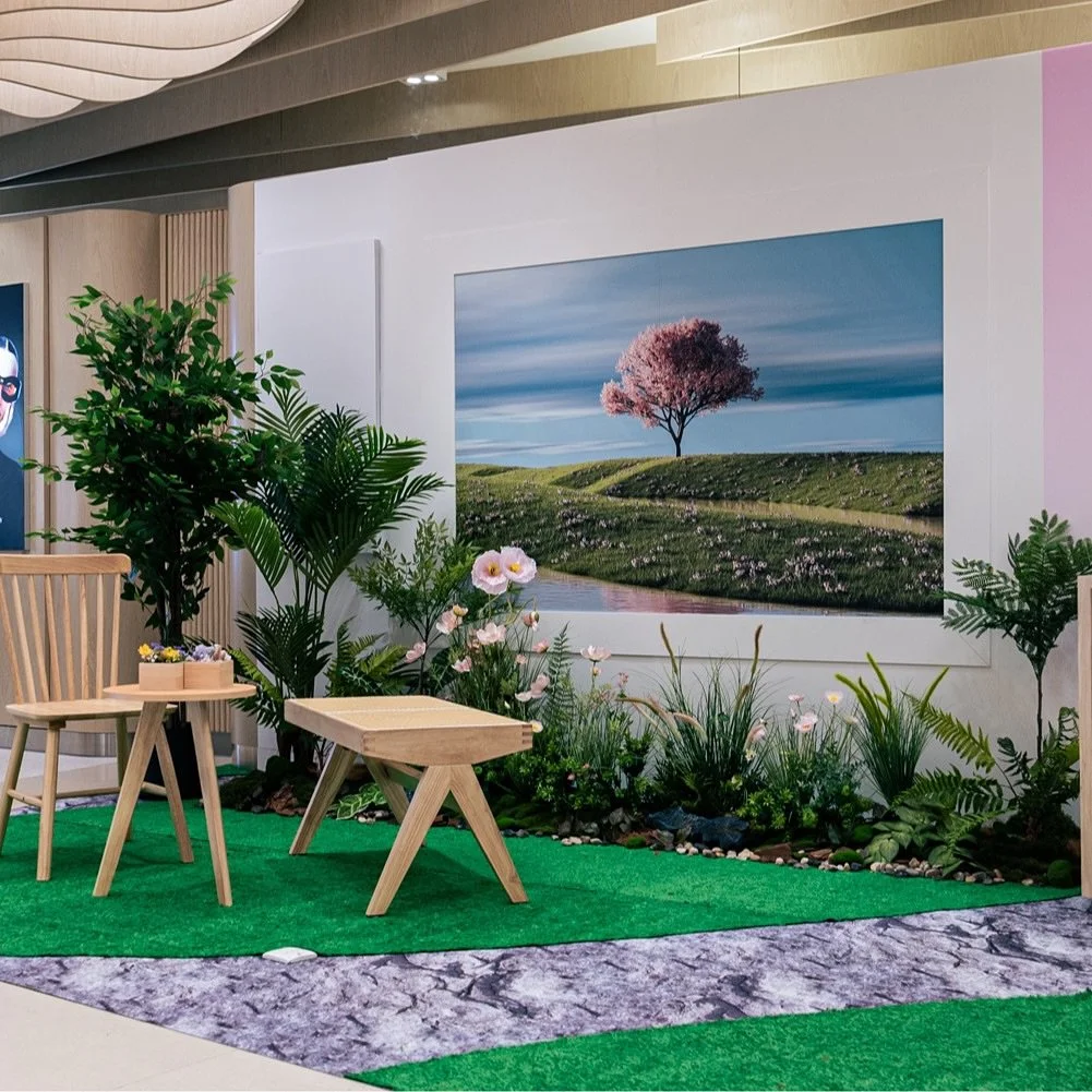Earthero Studio curated The Urban Oasis art installation on the 1/F at Langham Place, creating a tranquil sanctuary amidst the holiday rush. Using sustainable materials like upcycled decorations and reusable structures, we combined festive scents, ca