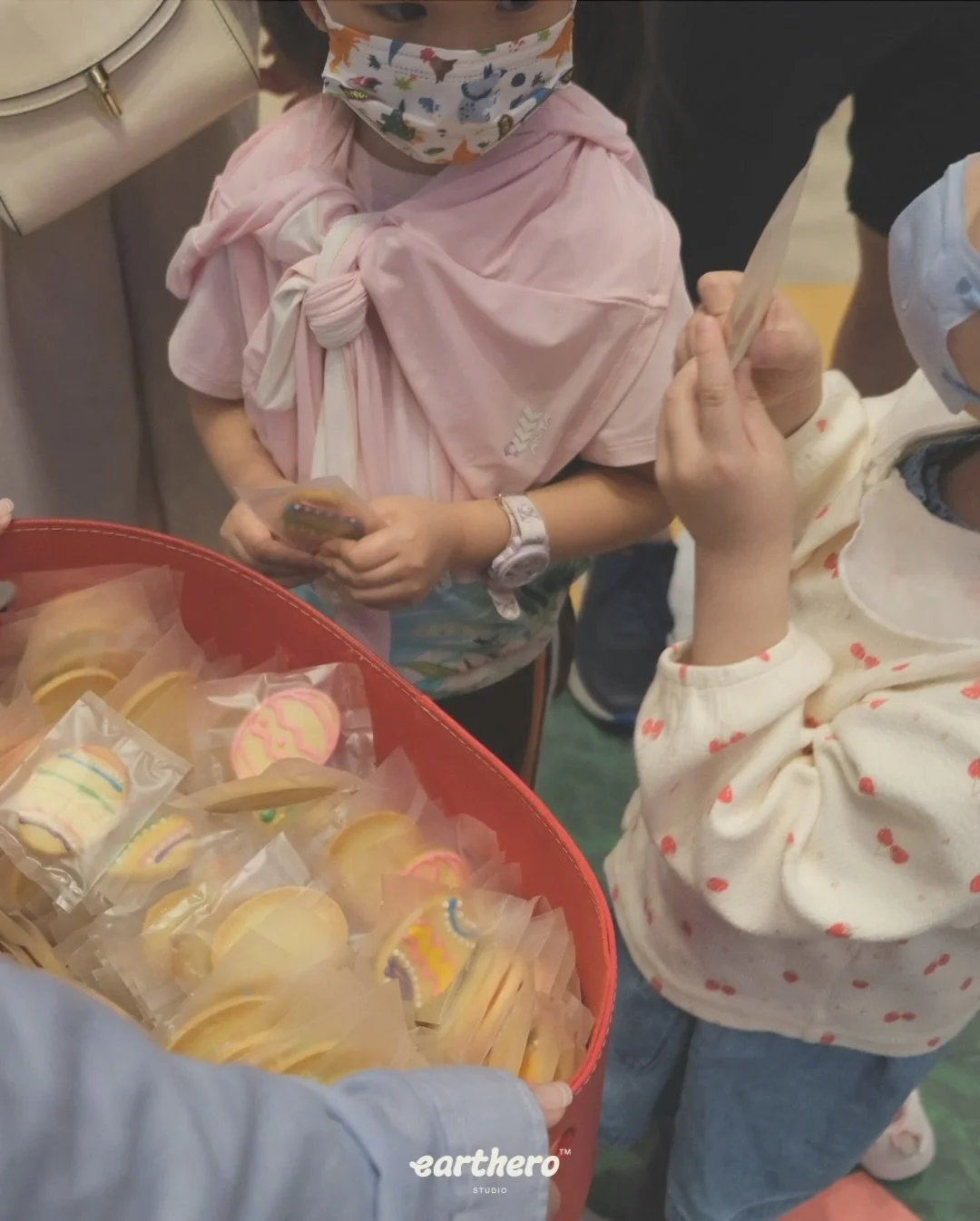 彩蛋 &bull; 紙之森 2024 @ Nina Mall 🐣🌳

The Easter Wonderland was more than just stunning installations! On weekends, we hosted hands-on workshops and a sweet cookie giveaway. 🍪🐣

We teamed up with @plantplanthk for a Green Bonsai Workshop 🌱, where p