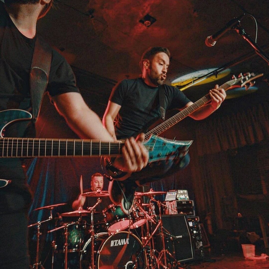 @gthonis getting high the other night at @dantesportland 

Shot: @bigscriptenergy 
.
.
#bassplayer #metalbassist #ligaturemarks #metalband