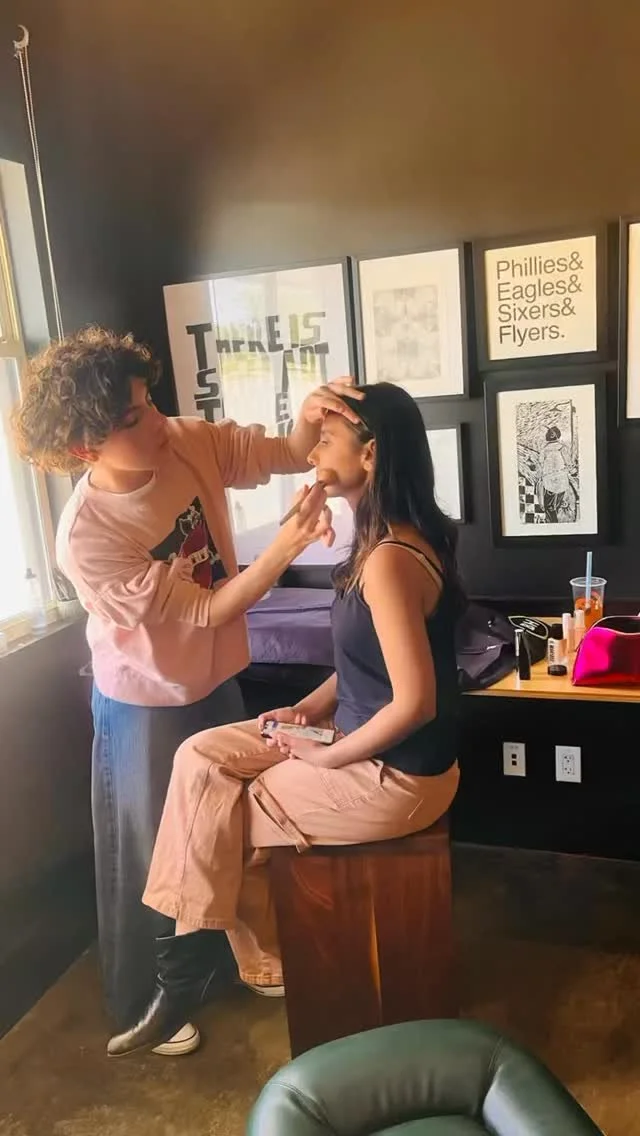 Where the runway looks really begin. Come backstage with fashion show HMUA, Adam Rodriguez, as he shares some of his creative inspirations and process.
Video by: @da._.deli @evs_mariah @mallarikaraiya
#hookdmag #utaustin #atx #fashion