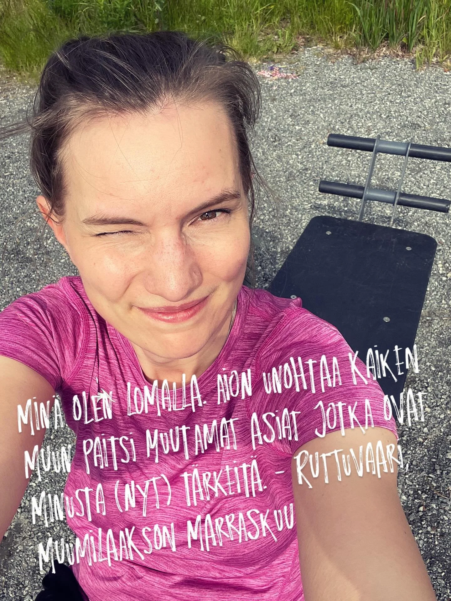 4.7.-20.7.2025 ☀️

Ihanaa hein&auml;kuun alkua siulle ja pid&auml; hauskaa! 💜

Tiedossa toivottavasti haahuilua, paljaita jalkoja, uintia, rakkaita ja k&auml;si pois k&auml;nnyk&auml;lt&auml;.

N&auml;hd&auml;&auml;n taas 21.7. eteenp&auml;in 🍓 Aja