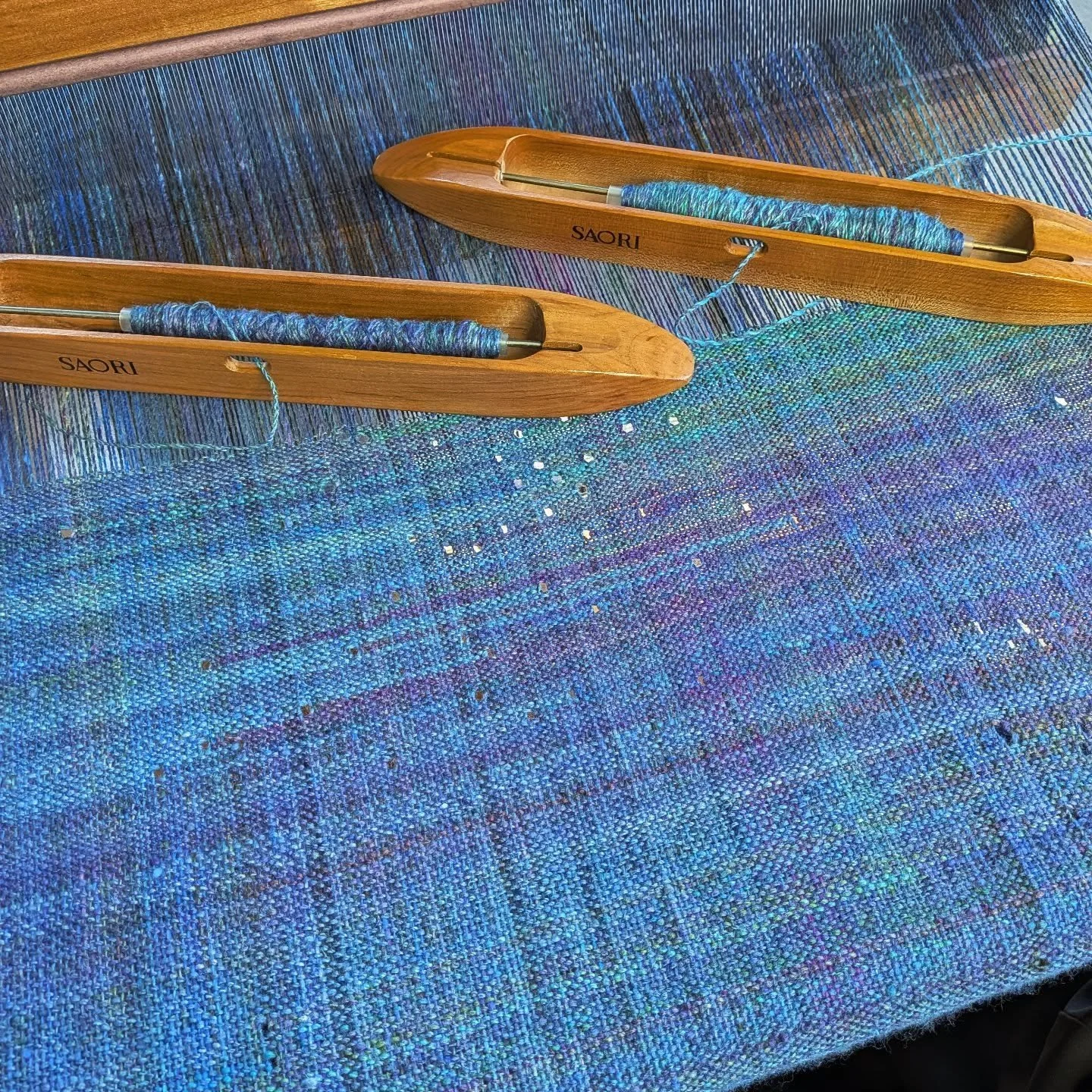 The key to finally making progress on that project you've had sitting on the loom? Entering it in next weekend's art exhibition at @bartsbluemountains!