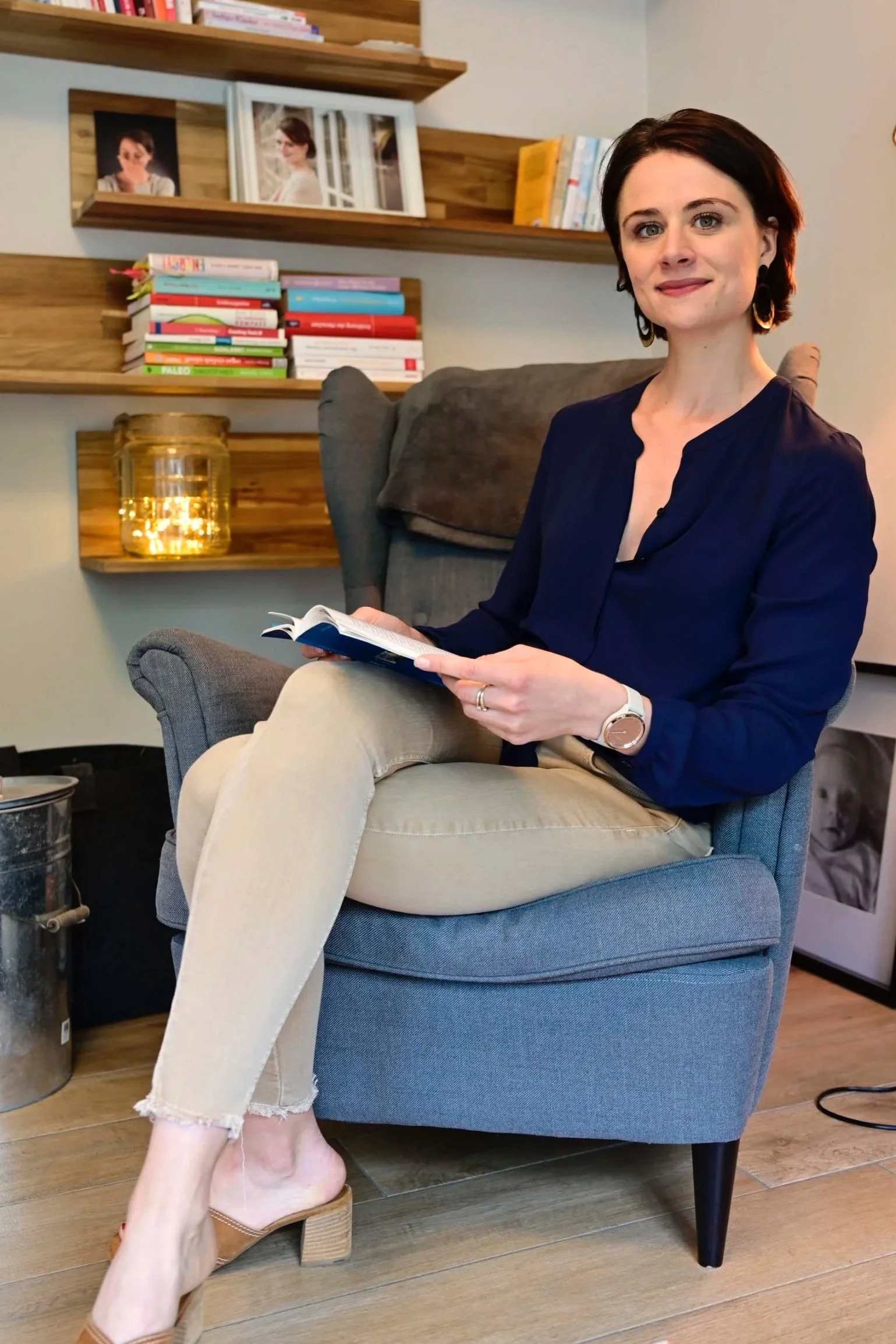 Natascha Kliewer - liest ein Buch