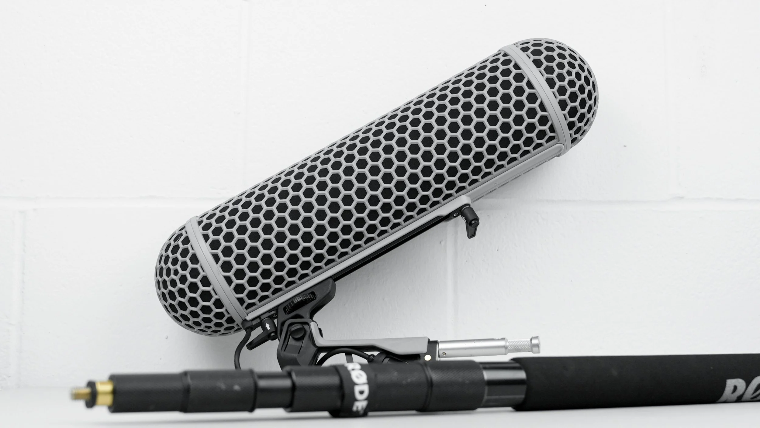 Sennheiser MKH416 P48 Shotgun Boom Mic Kit