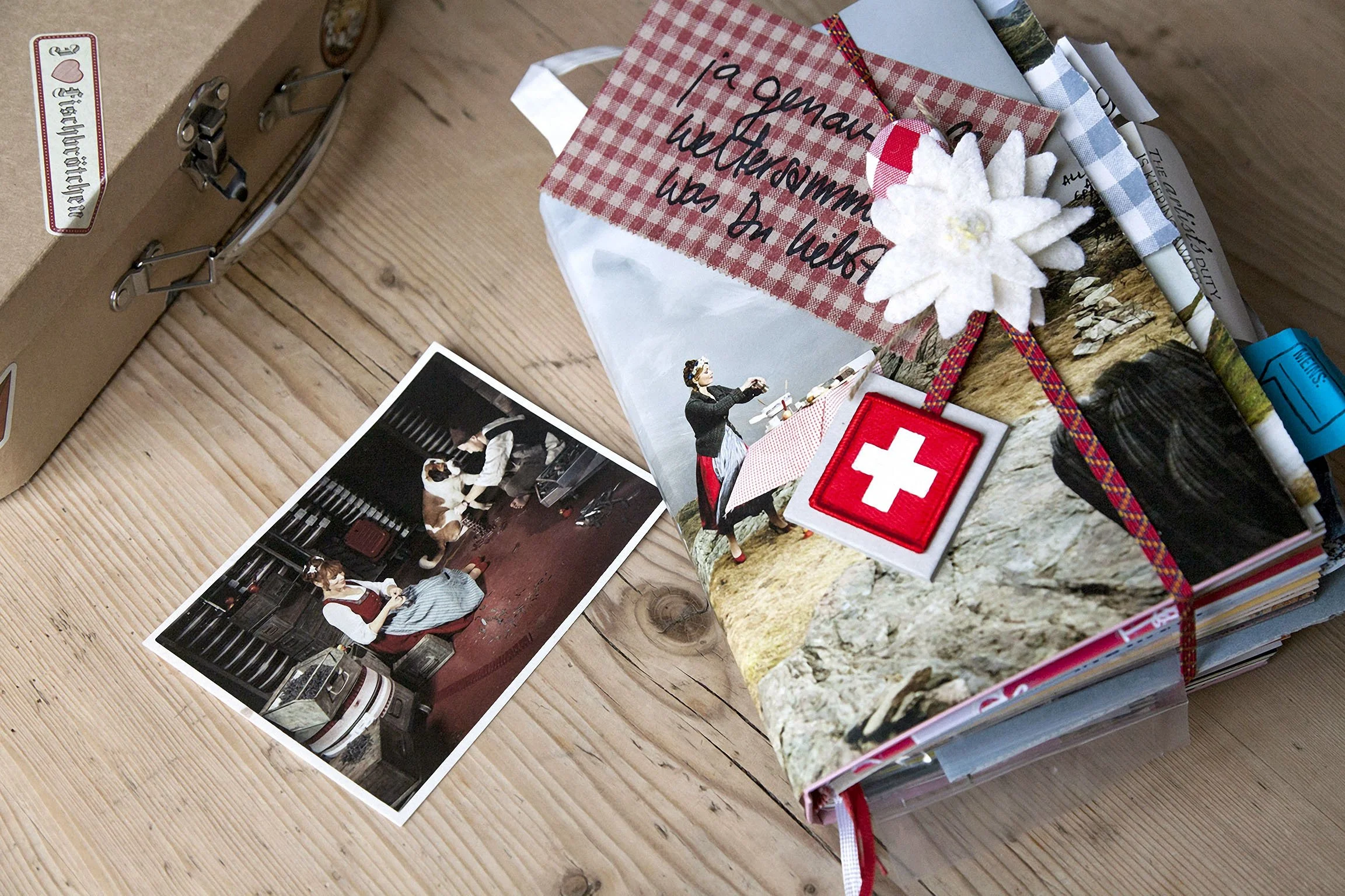 Kunstkochphilosophiepoesiebuch 
Heidi & Friends 
[[tags: editorial, buchgestaltung]]