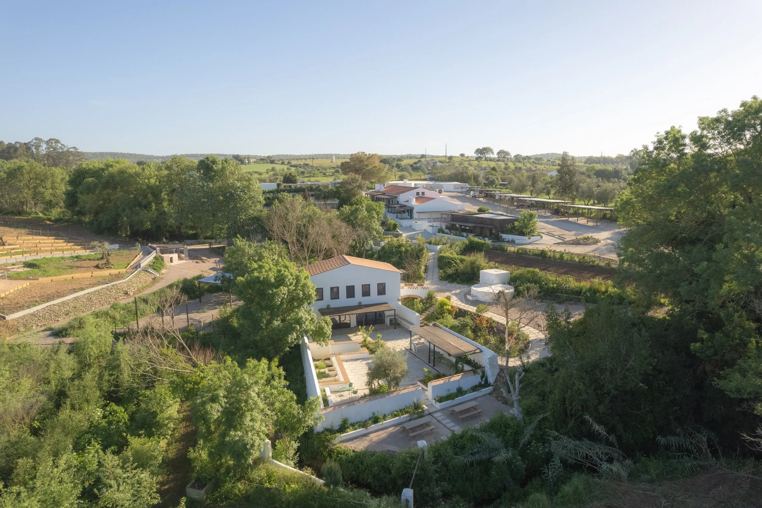 Dormir no campo a 1 hora de Lisboa: porque isto muda tudo na decisão de vir