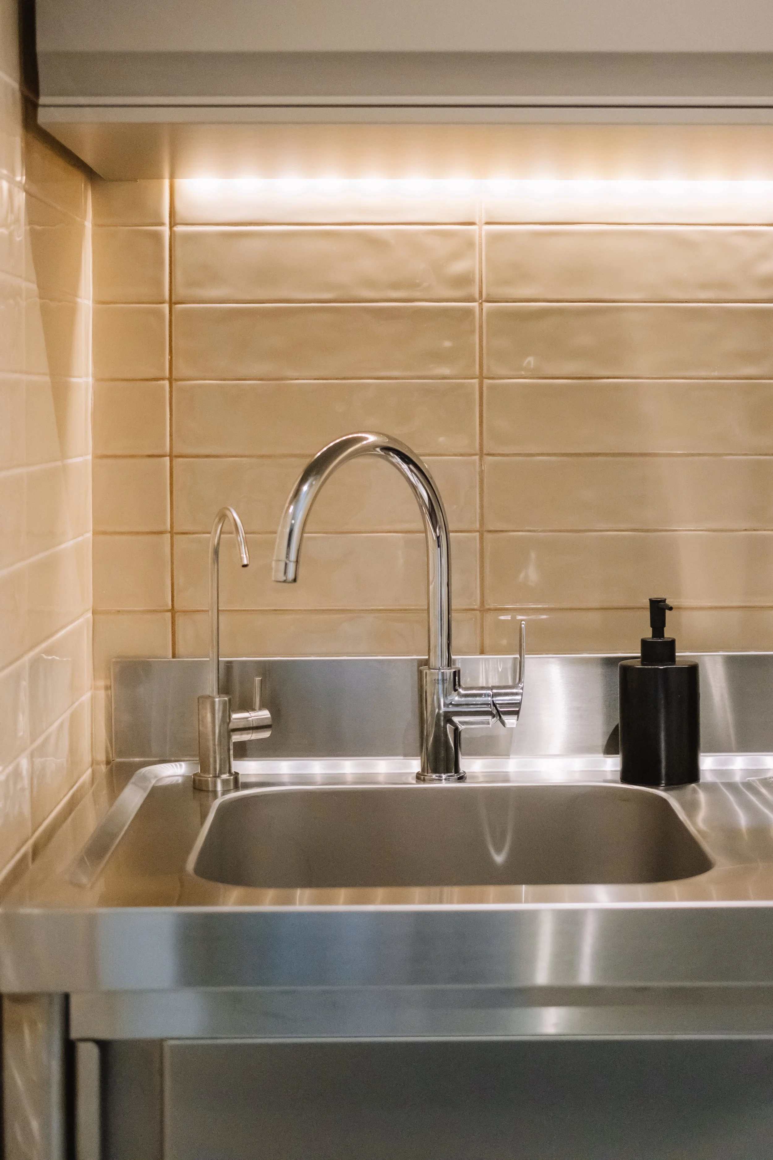 Um hotel quase autónomo: água, energia e limites assumidos