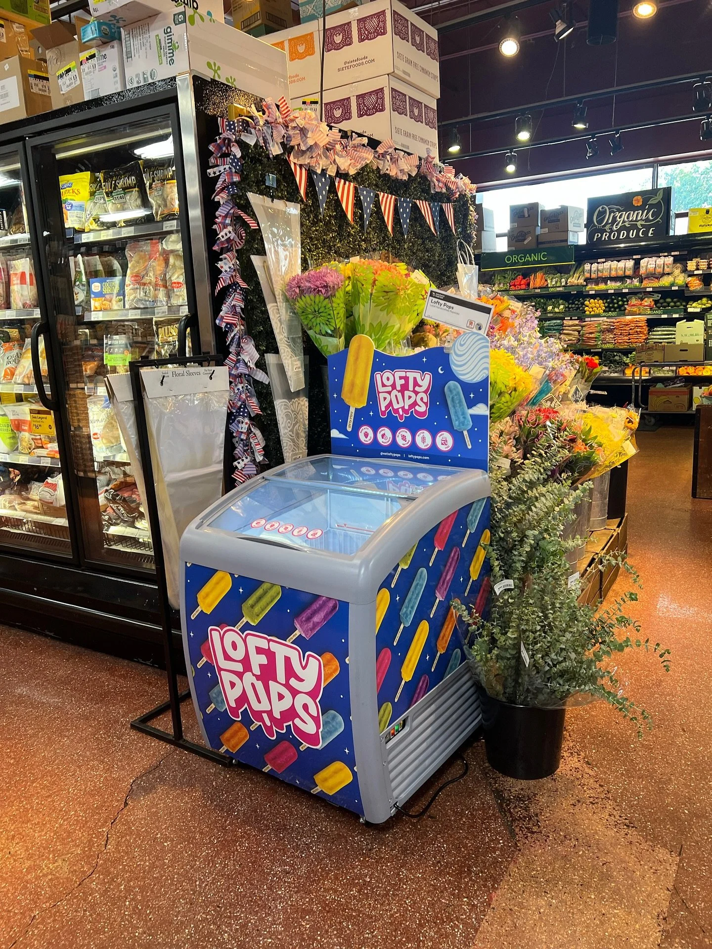 Ferndale friends 📣 You can now grab Lofty Pops at Western Market! 🎉🍓🍋

Kid-approved flavors ✅
Parent-approved ingredients ✅

Need us in your local store? 👀
Let the frozen foods manager know! We&rsquo;ve got branded freezers made to pop! 😍🧊

#L