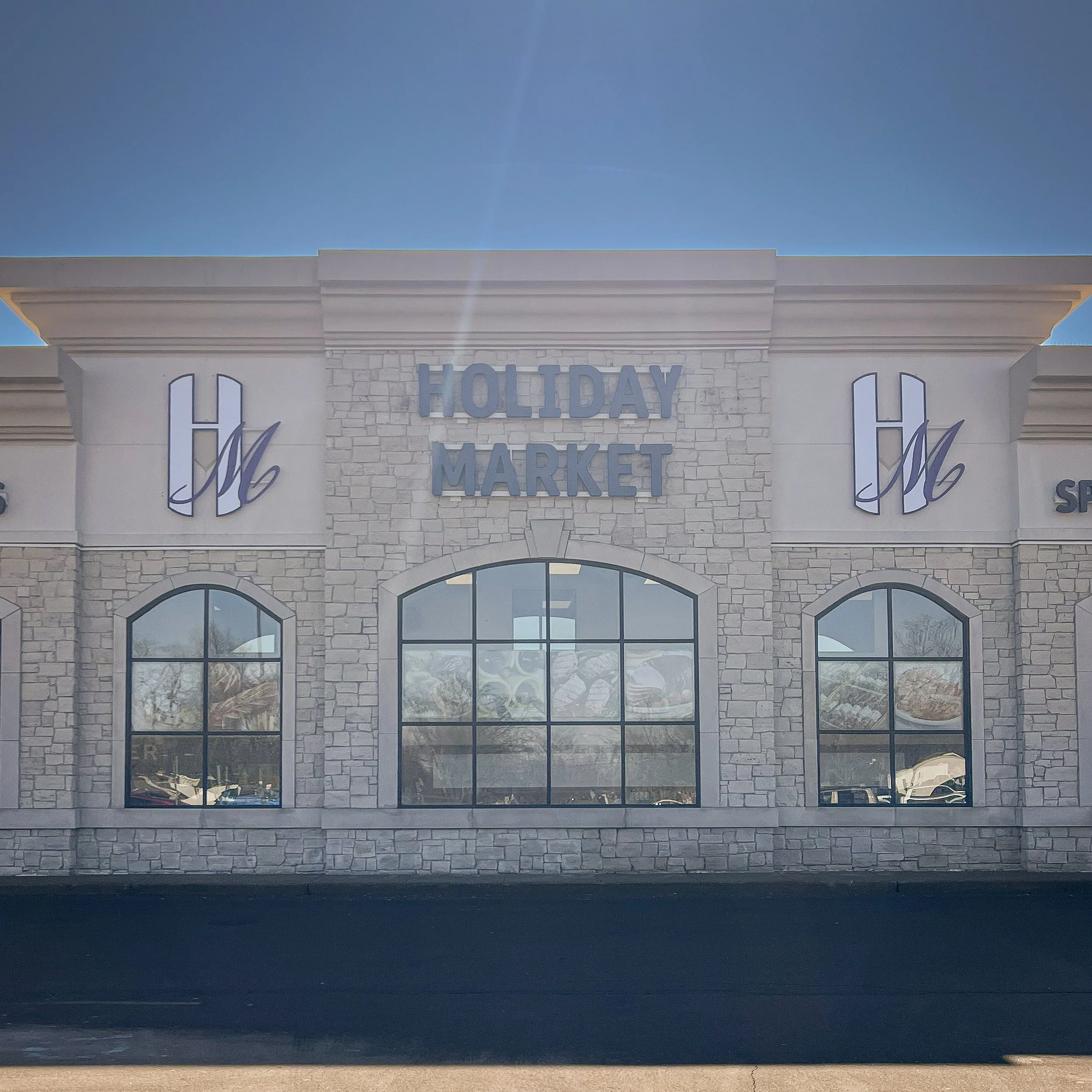 Holiday Market store front