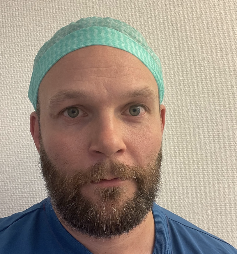 Mann som jobber på sykehus