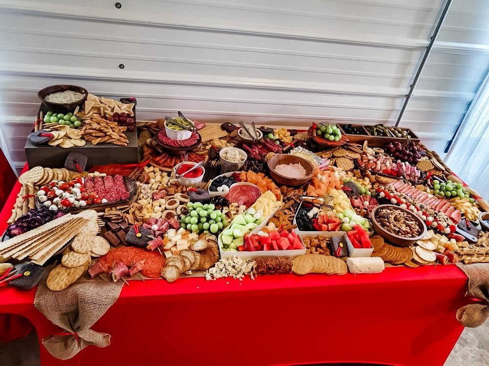 If you know us, you know we love a good food spread 😍. Check out this incredible graduation graze table 🤗💥👩&zwj;🎓!