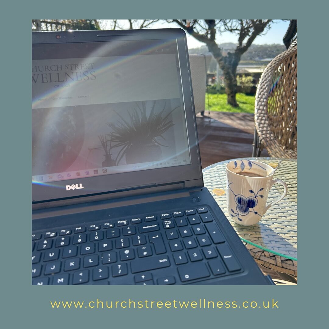 Working this morning at home from the garden!! The sunshine is so welcome and its warmth is amazing!

Next on the agenda is a meeting with Zena @wakeup2lifetlc to plan some future events at Church Street Wellness, so watch this space 🤓

Hope you all