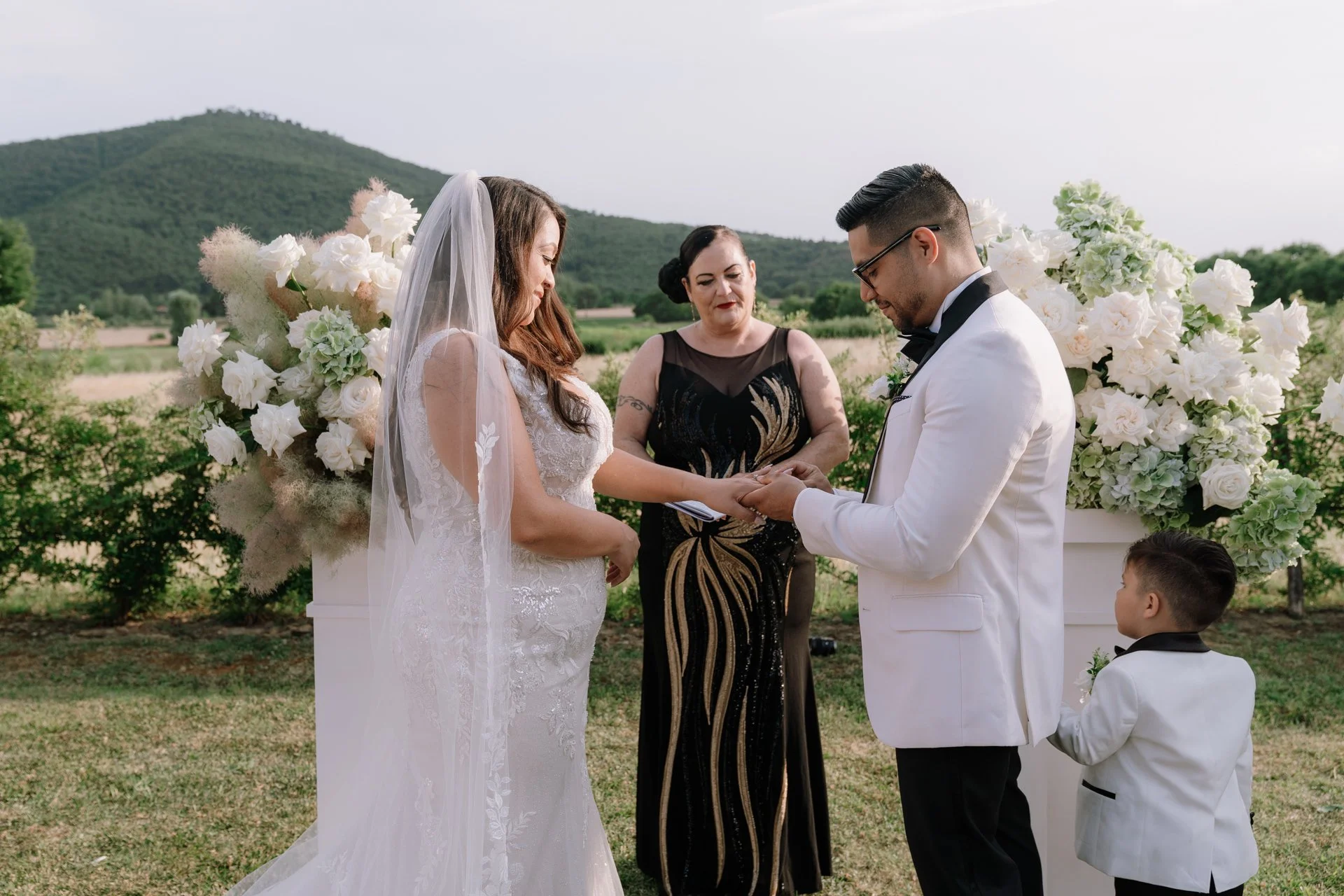 Romantic wedding photographer Tuscany