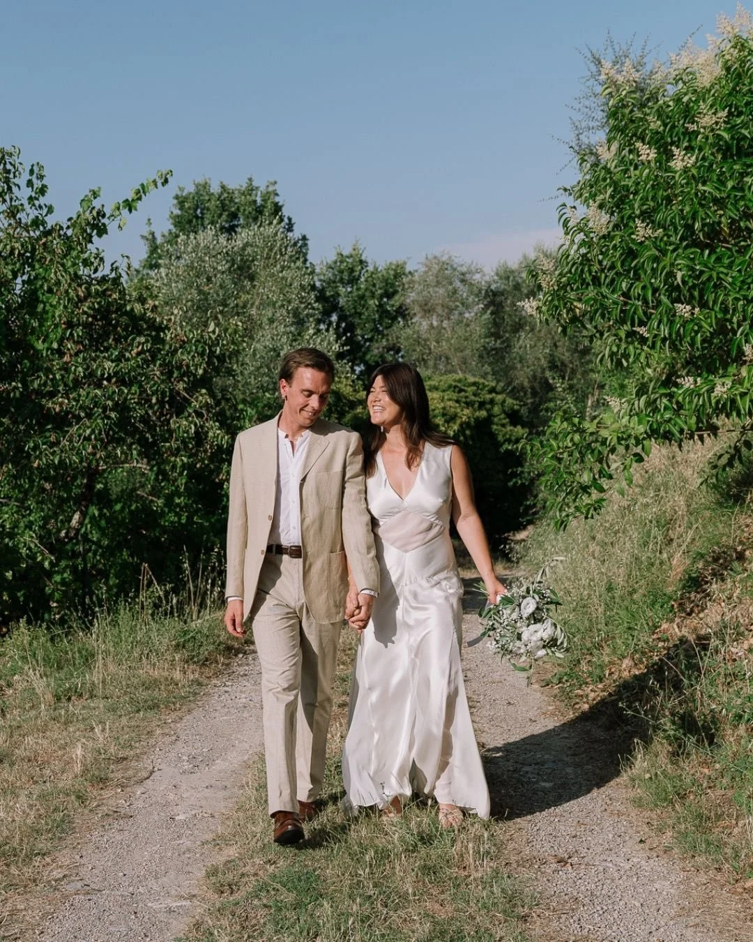 Elopement in the heart of Tuscany ✨

This elopement is proof that love knows no distance and deserves an unforgettable setting. 
For this couple, the simplicity and elegance of these locations were the perfect choice for their most intimate &ldquo;I 
