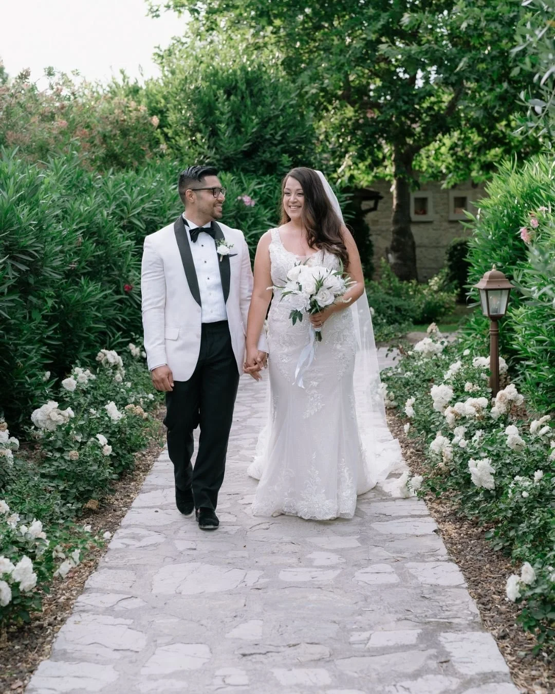 Wedding in Tuscany, A+B.

Choosing to get married in Tuscany means celebrating love in a unique setting, living a dream.
As a wedding photographer, I capture every moment with elegance and discretion, turning it into timeless images.
Contact me to re