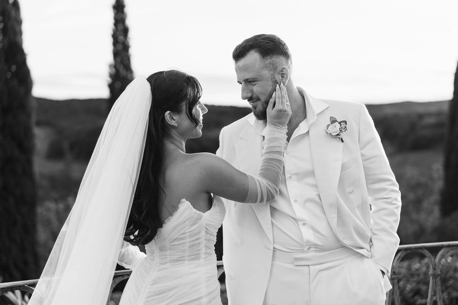 First look-Tuscany wedding photographer