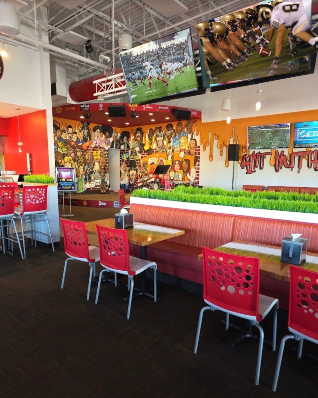 Sunday football tastes better with cheesy goodness. Grab your crew, grab a Melt, and let&rsquo;s make it a game-day tradition!

#SundayFootball #GameDayEats