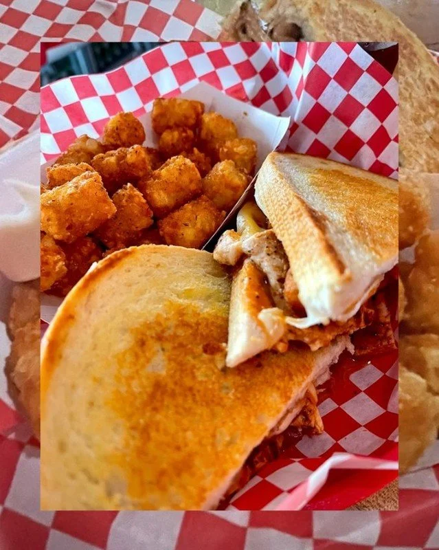 Sunday plans? We&rsquo;ve got you covered 🏈
Catch every NFL game at Gourmeltz with big screens, cold drinks, and melty favorites made for game day.