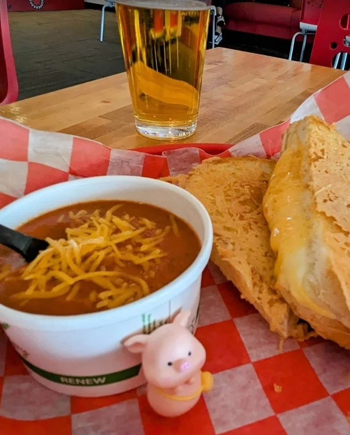 It&rsquo;s comfort food season, and nobody does cozy like Gourmeltz.
Warm up with a melt, soup, and maybe a dessert you didn&rsquo;t plan for. 😌🔥

📷: Justin M

 #FoodieFinds #InstaFood #Foodstagram #MeltzTok #CheesePull #ThumbsUpEats #BiteAndBelie