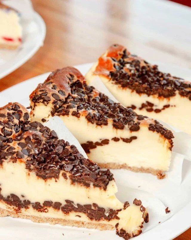 Save room for something sweet 🍰
From indulgent treats to the perfect post-melt bite, dessert at Gourmeltz is always a good idea. Because every great meal deserves a sweet ending.