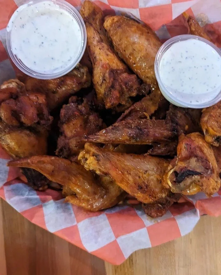 🏈 SUNDAY FUNDAY at Gourmeltz! Every NFL game, ALL DAY - plus &frac12; off wings, $3 drafts, $15 beer buckets, $20 seltzer/cocktail buckets, and $5 cocktails. Dine-in only. Come park it here for the whole slate. 🍻

#Gourmeltz #GourmeltzFXBG #EatAtGo