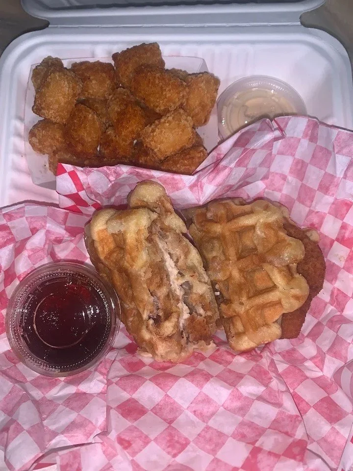 Weekend's almost here 🙌 Whether you're dining in or ordering ahead, we've got you covered. Order online: https://pulse.ly/nrv1bddtl1.

What are you having this weekend - wings, tots, or a Meltz? 👇

#Gourmeltz #GourmeltzFXBG #EatAtGourmeltz #Frederi