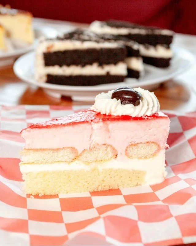 Treat yourself, it's Friday 🍨 What are you in the mood for this weekend?

#Gourmeltz #GourmeltzFXBG #EatAtGourmeltz #FredericksburgVA #FXBG #FredericksburgEats #ComfortFood #CraftBeer #WingNight #DraftHouse