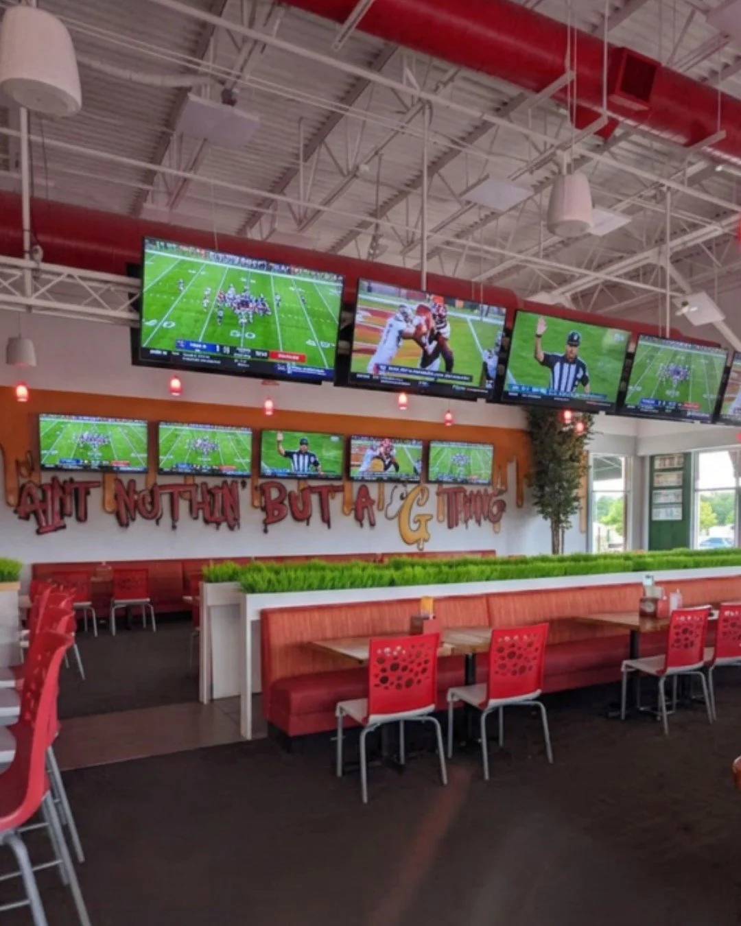 Veteran-owned. Football-obsessed. Happy Hour ALL night every Thursday. FXBG, this one's for you. 🇺🇸🏈