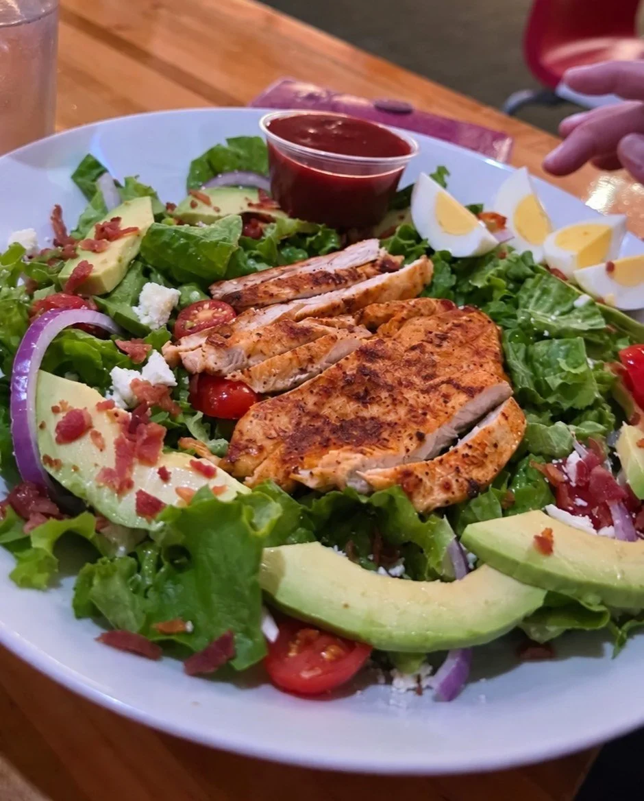 Eating (somewhat) responsibly before the wings come back on Thursday 😅 We've got you either way.

#Gourmeltz #GourmeltzFXBG #EatAtGourmeltz #FredericksburgVA #FXBG #FredericksburgEats #ComfortFood #CraftBeer #WingNight #DraftHouse