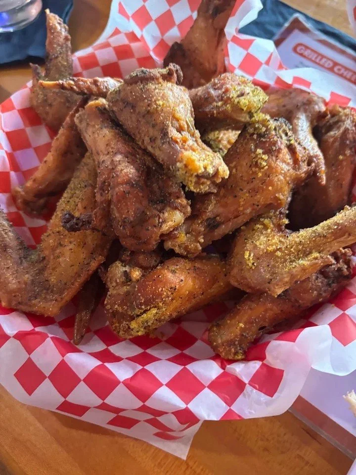🏈 THURSDAY NIGHT FOOTBALL is ON at Gourmeltz!

Kickoff at 7:30pm and the specials kick off with it: &frac12; off wings, $3 drafts, $15 beer buckets, $20 seltzer &amp; cocktail buckets, and $5 cocktails. Dine-in only - grab your seat before kickoff. 
