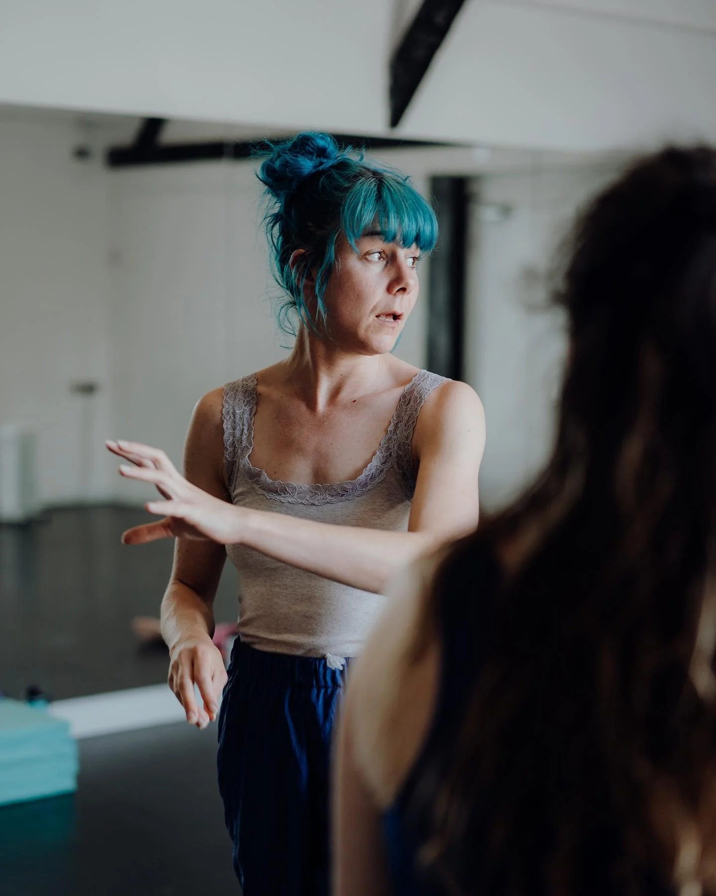 Rehearsal snaps with @loopdanceco 📷. I love being in the studio while in rehearsal/creation stage, being a fly on the wall and capturing the raw creative process. It&rsquo;s one of my favourite times to photograph and film 🧡
&bull;
Featuring the wo