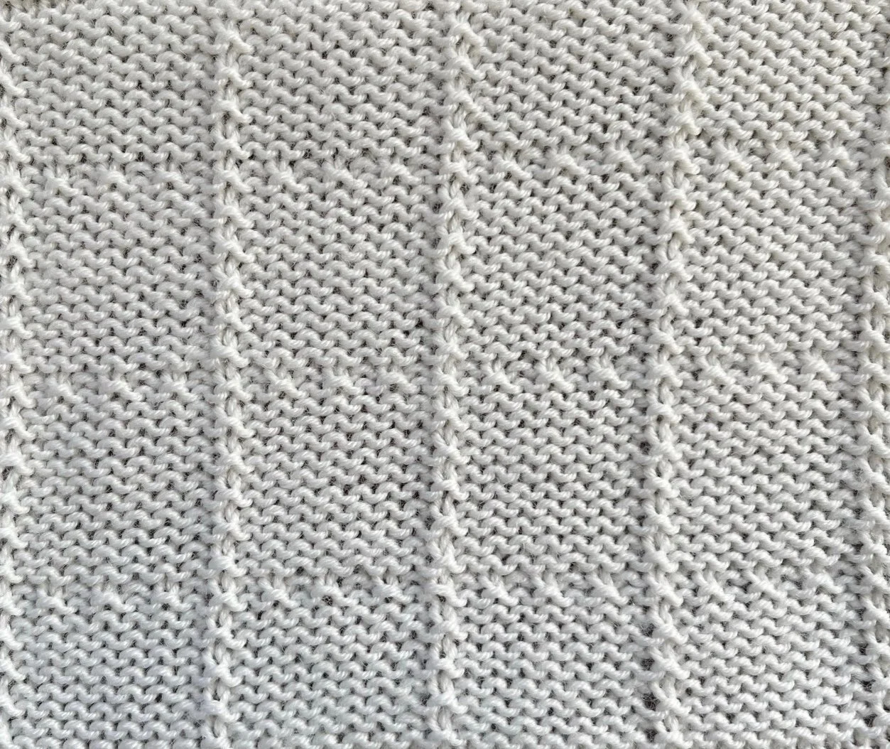 8 sts x 12 rows KPT Seed Pearl Grid WS I-A-9-i-(3).jpg