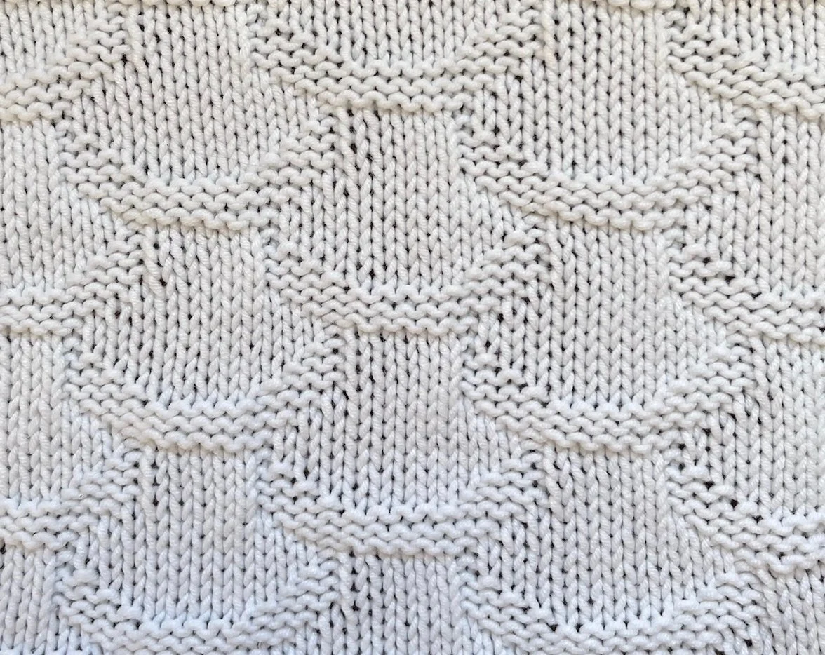 18 sts x 14 rows KPT Scallop Brocade (I-A-14-d-(2)) RS.jpg
