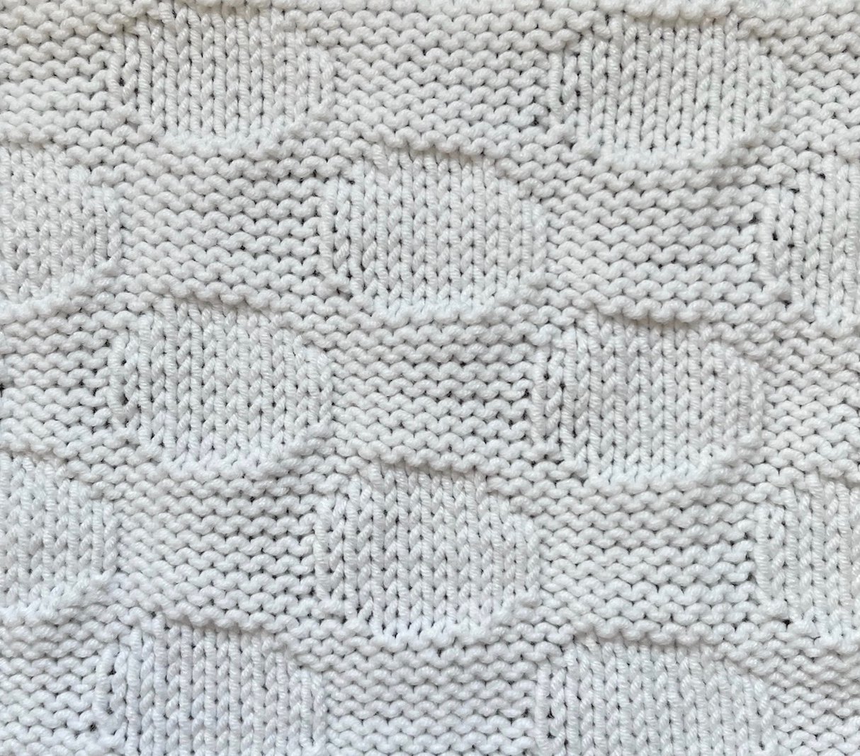 18 sts x 18 rows KPT Bubbles (I-A-13-a-(19)) WS.jpg