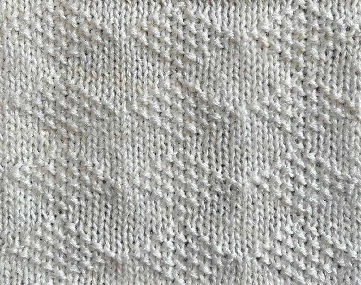 10 sts x 10 rows KP TEXTURE Seed Stitch Diamonds RS.jpg