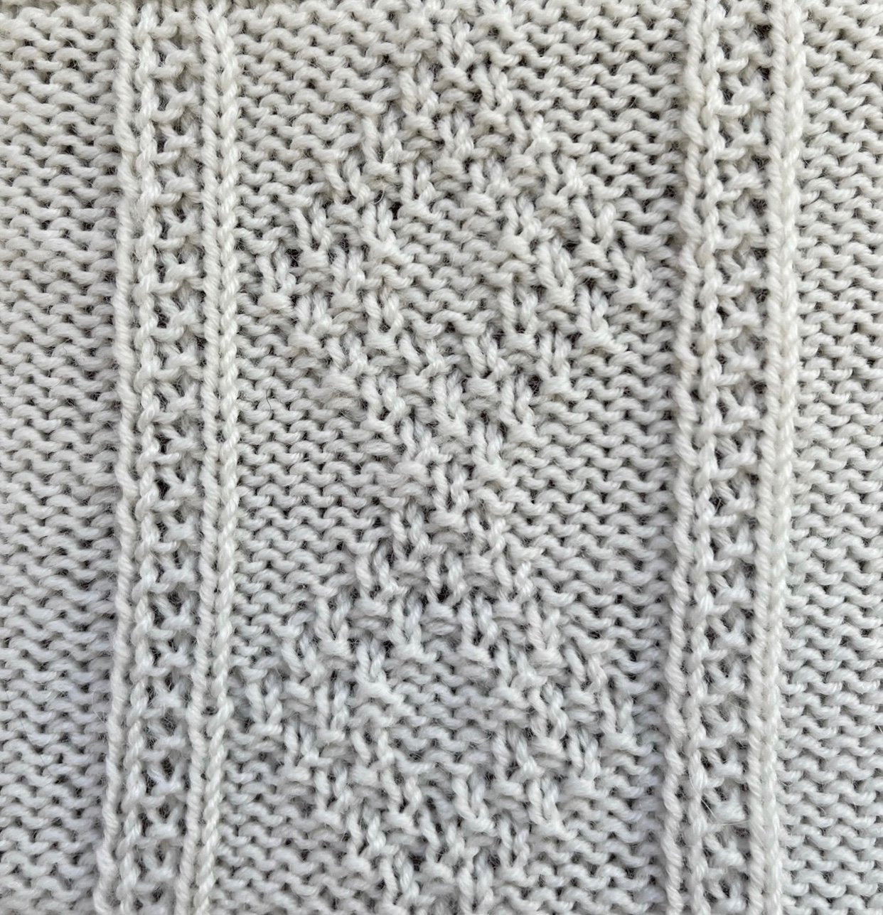 19 sts x 20 rows KPT Diamond Net Mask II (I-A-15-c-(1)) WS.jpg