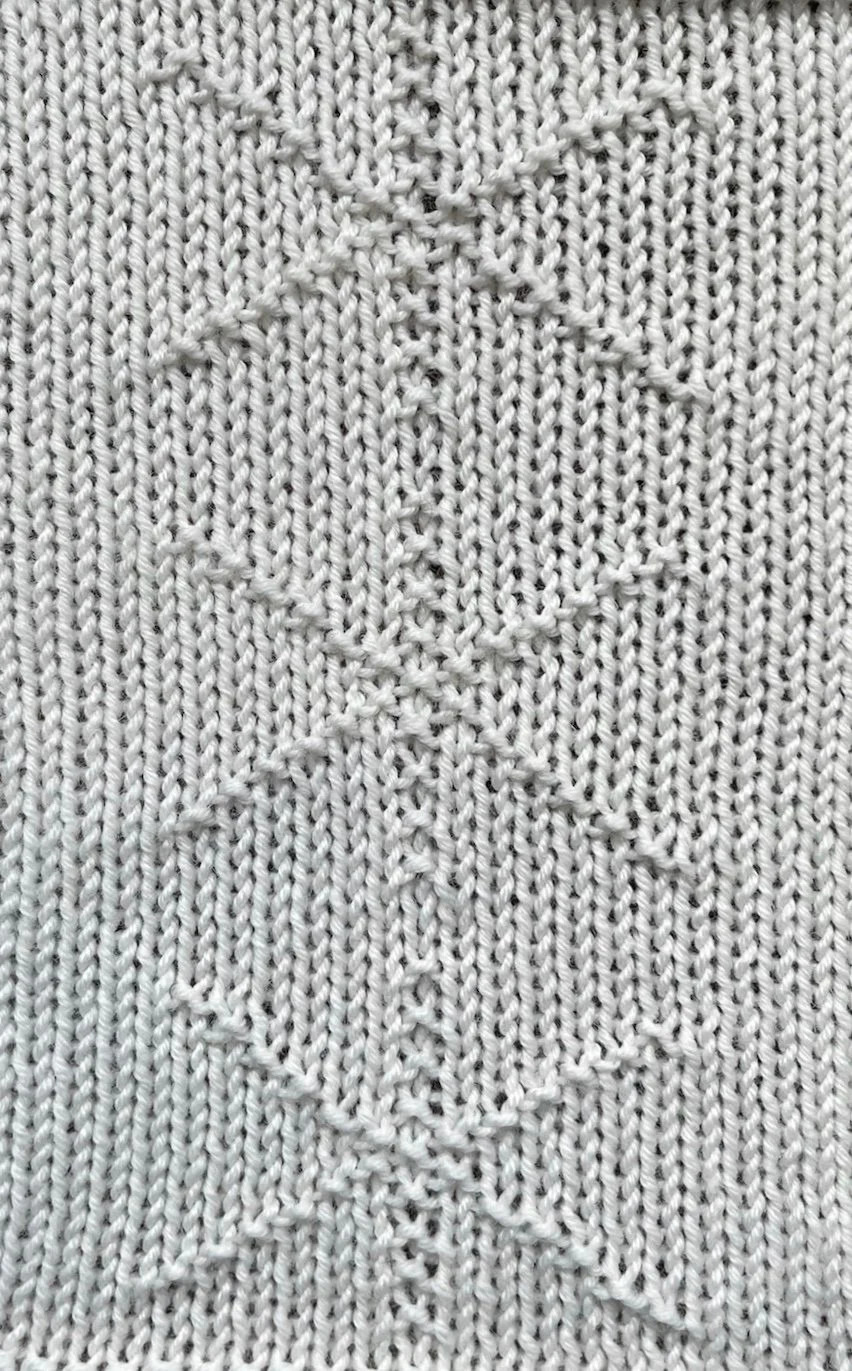 13 sts x 20 rows KPT Thin Star Panel (I-A-15-f-(1)) RS.jpg