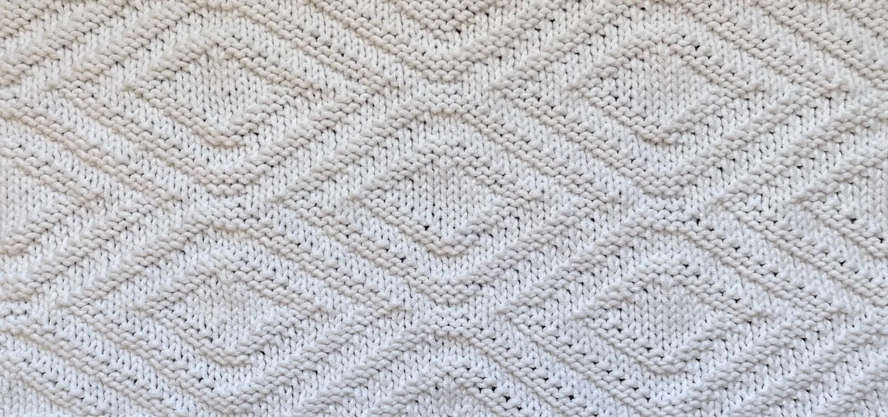 34 sts x 26 rows KPT Diamonds in Diamonds (I-A-13-b-4-(16)) WS.jpg