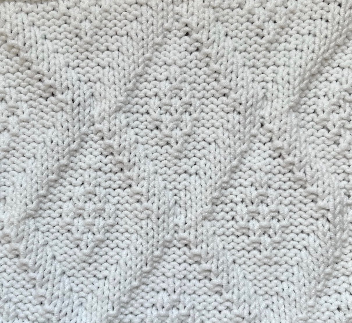 18 sts x 28 rows KPT Bavarian Brocade (I-A-12-d-(7)) WS.jpg