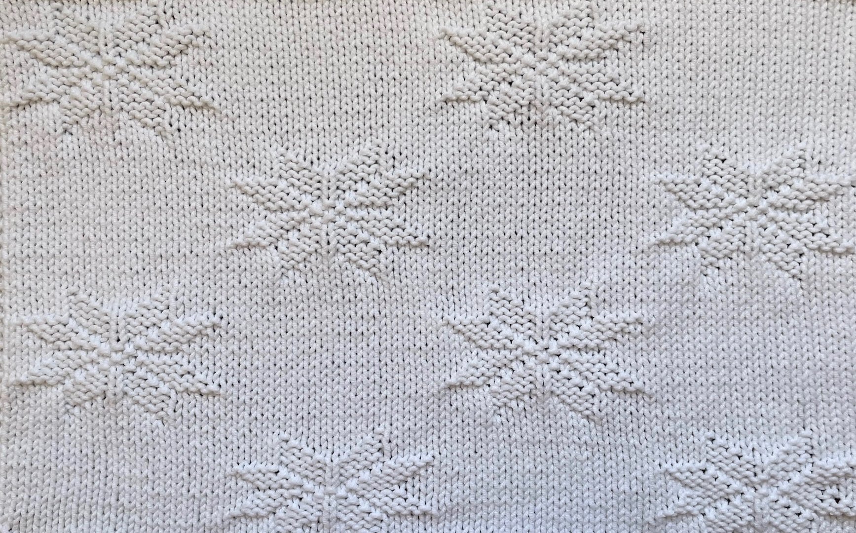 36 sts x 36 rows KPT Snowflakes (I-A-13-a-(21)) RS.jpg