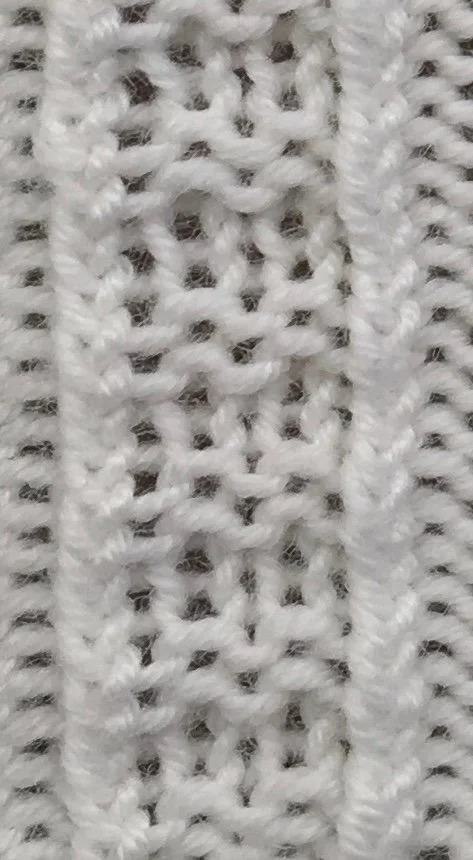 4 sts x 4 rows TWISTED Bavarian Garter Ladder (I-C-2-a-(5))