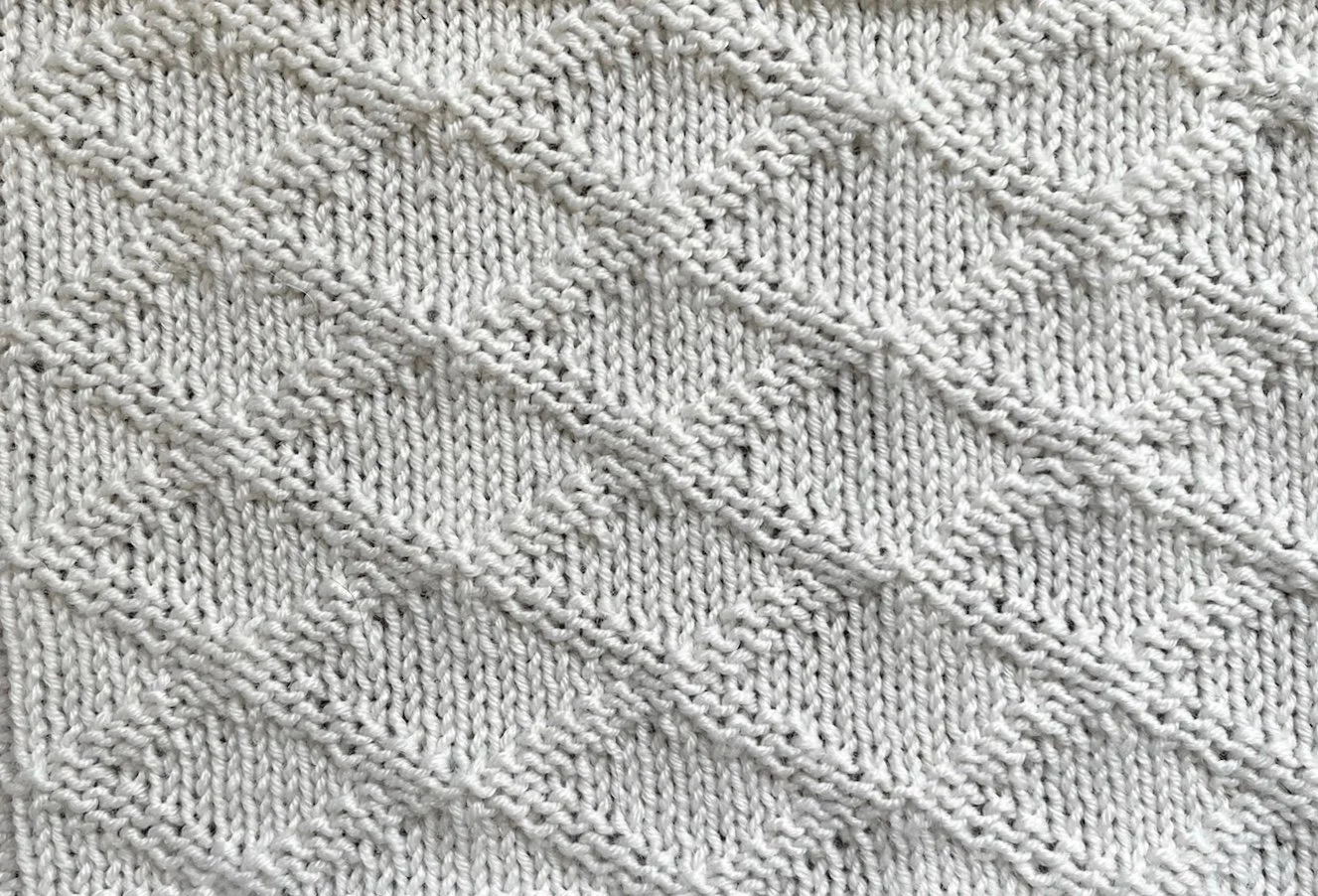 14 sts x 12 rows KPT Inverness Diamonds (I-A-12-a-(15)) RS.jpg