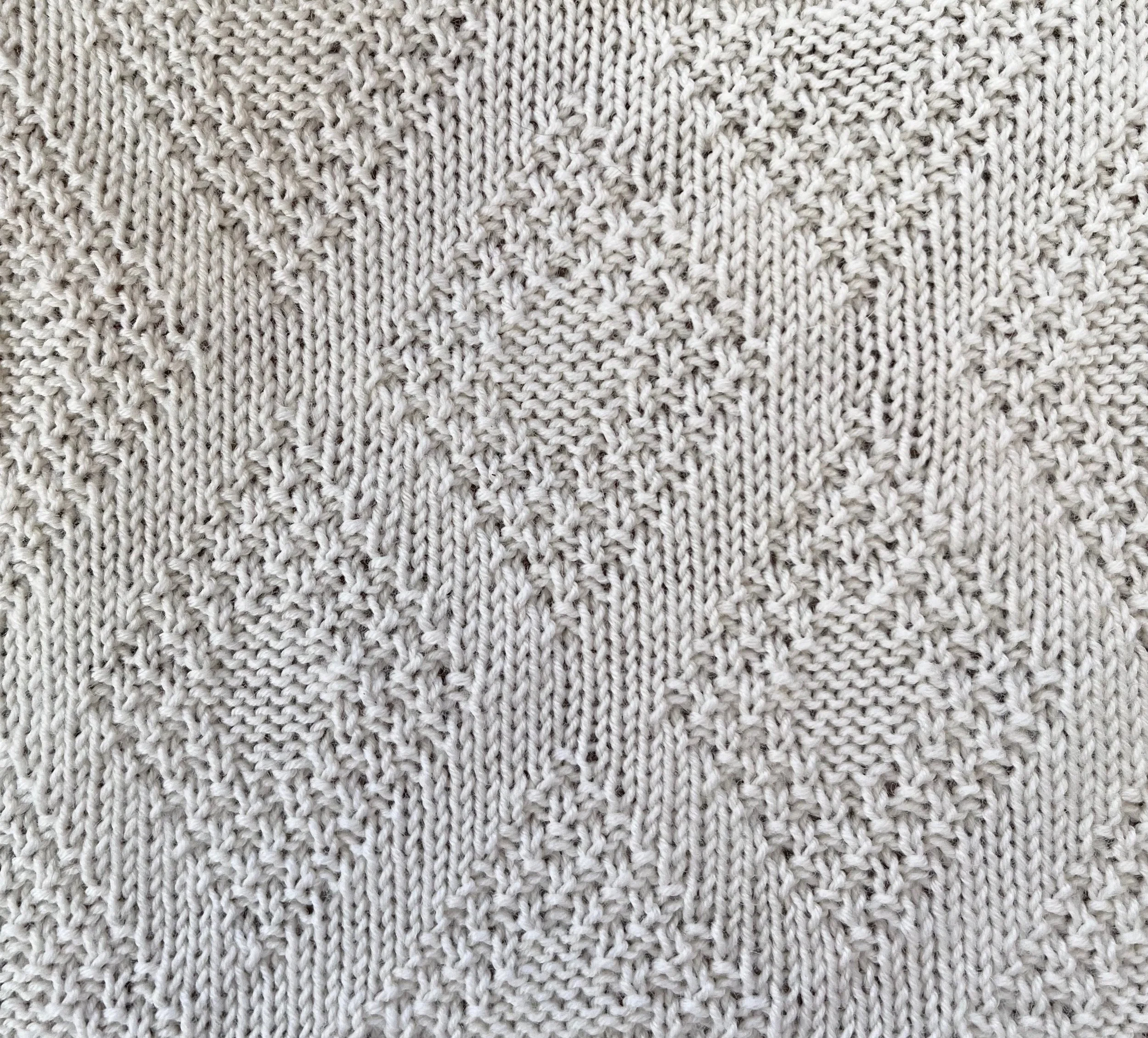 22 sts x 36 rows KPT Moss Bordered Diamonds (I-A-12-d-(11)) WS.jpg