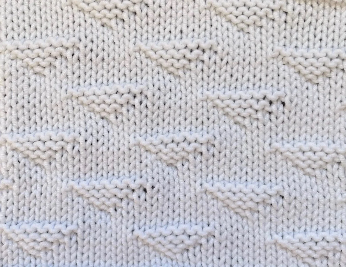 12 sts x 12 rows KP TEXTURE Triangle Brocade RS.jpg