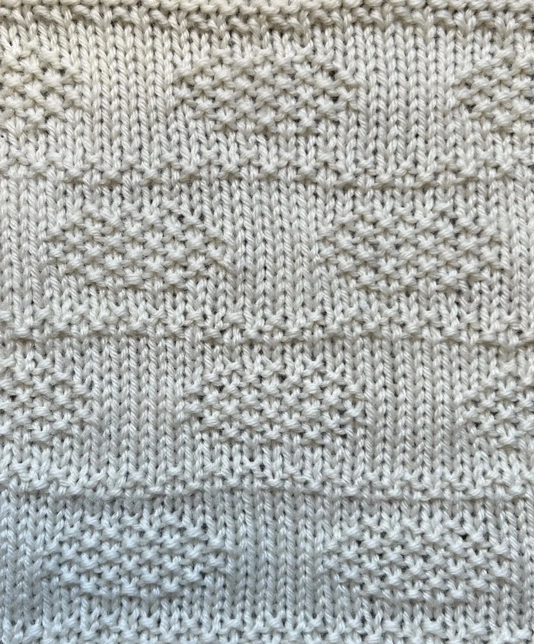 14 sts x 26 rows KPT Bubble Brocade (I-A-15-i-(2)) RS.jpg