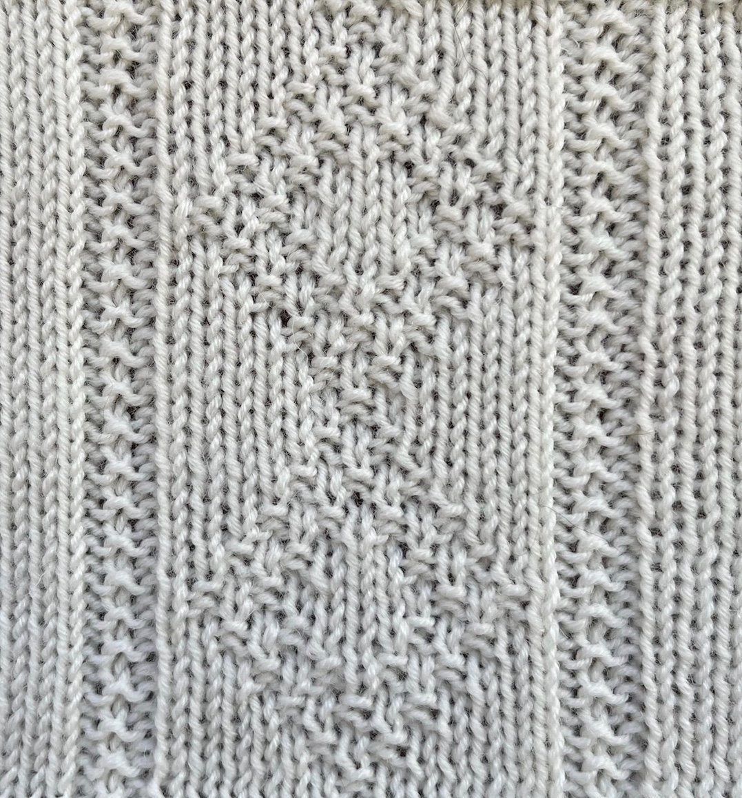 19 sts x 20 rows KPT Diamond Net Mask II (I-A-15-c-(1)) RS.jpg