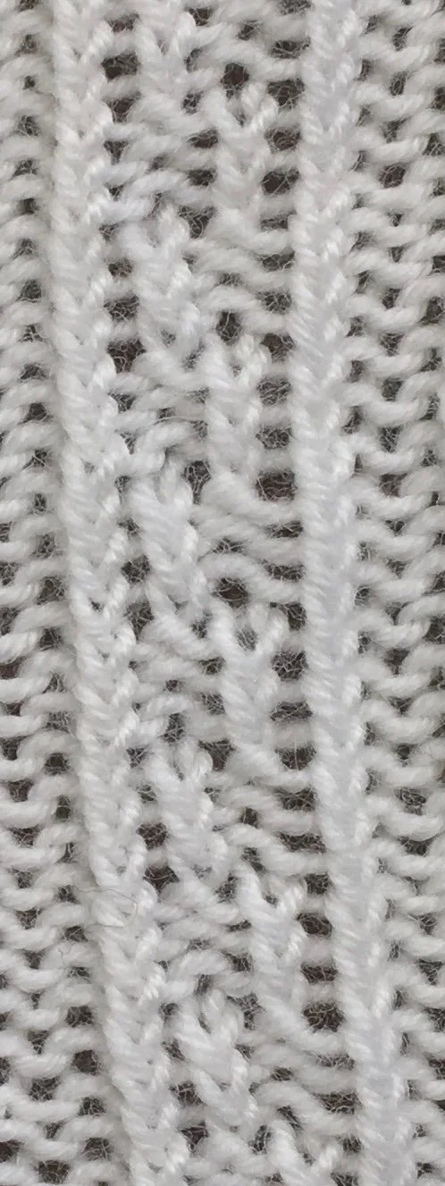 4 sts x 6 rows TWISTED Moss Stitch Columns (I-C-4-c-(1))