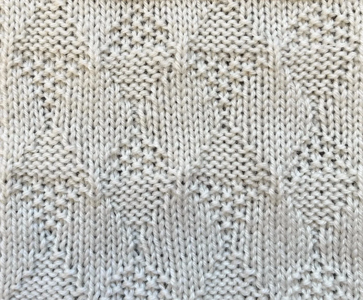 16 sts x 16 rows KPT Harlequin (I-A-13-b-2-(4)) RS.jpg