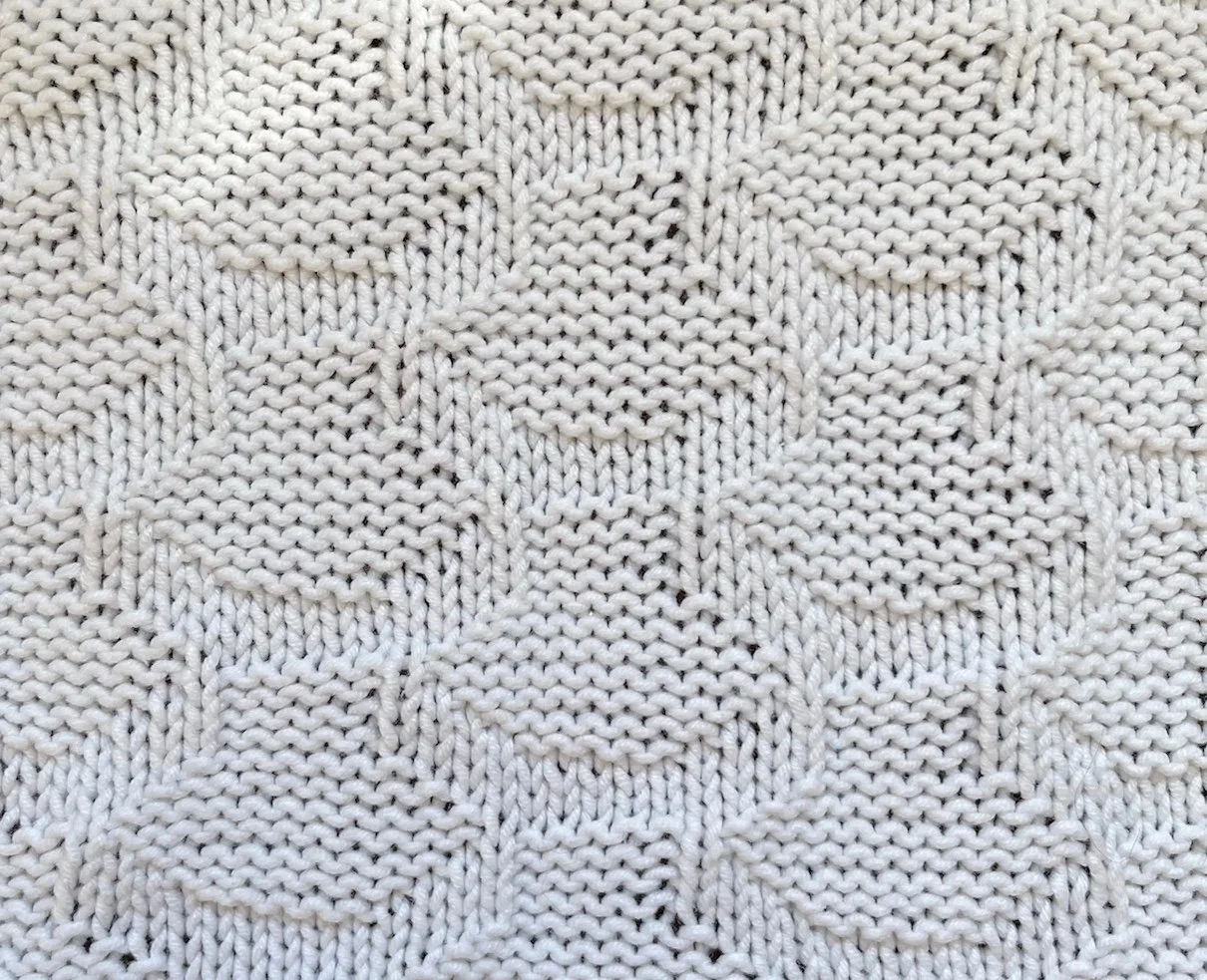 18 sts x 14 rows KPT Scallop Brocade (I-A-14-d-(2)) WS.jpg